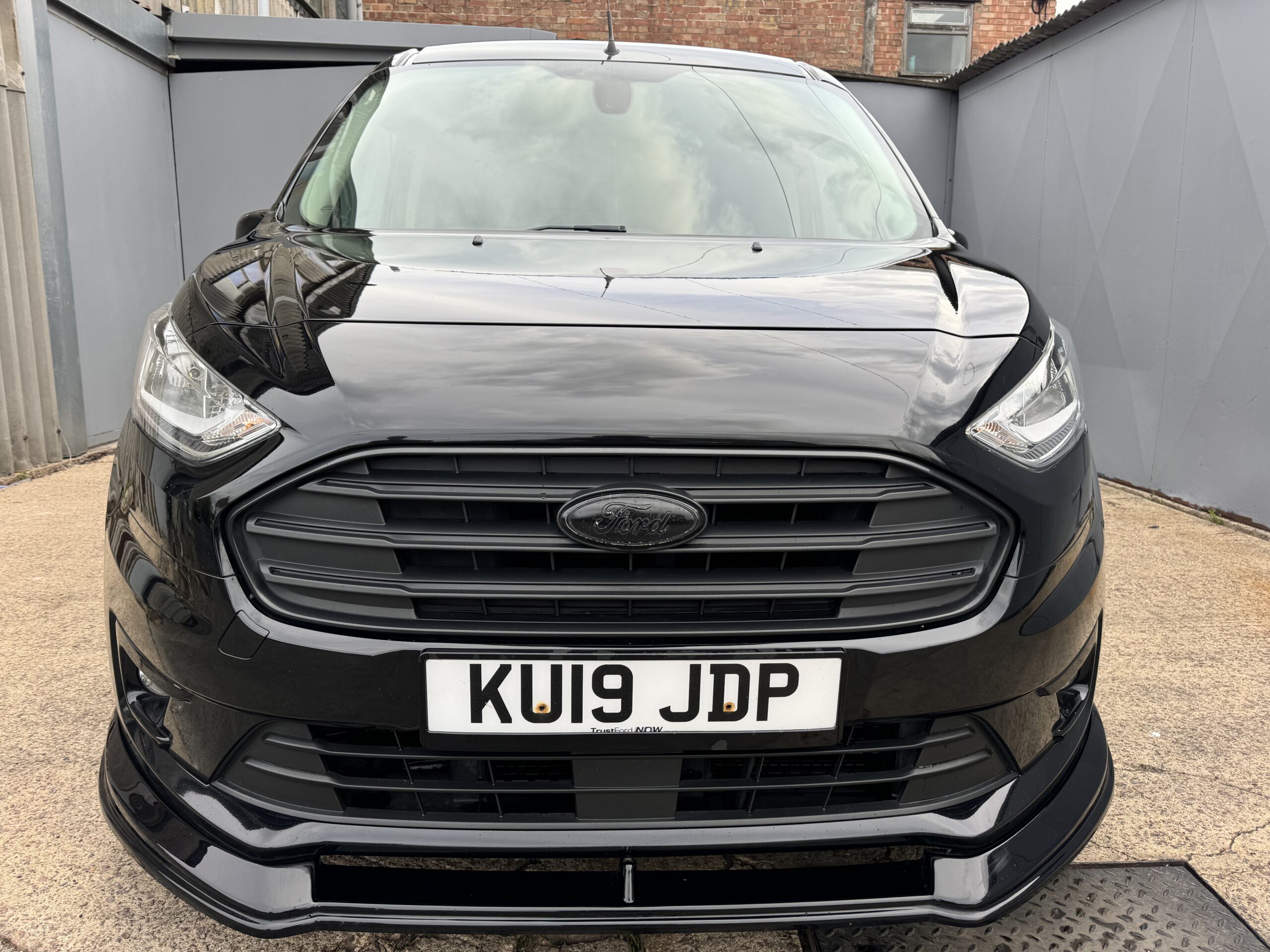 
								Ford Transit Connect Limited 1.5 Sport 2019/69  SOLD full									